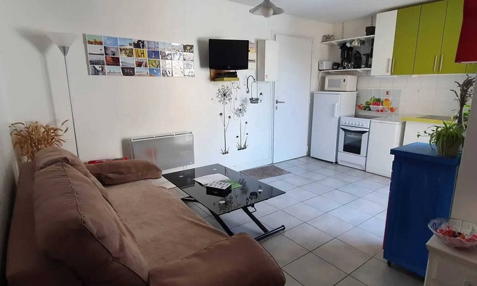 Cote Est Soquence Casa | Homerez - Charming cottage in Le Havre with terrace and garden - 30 m²