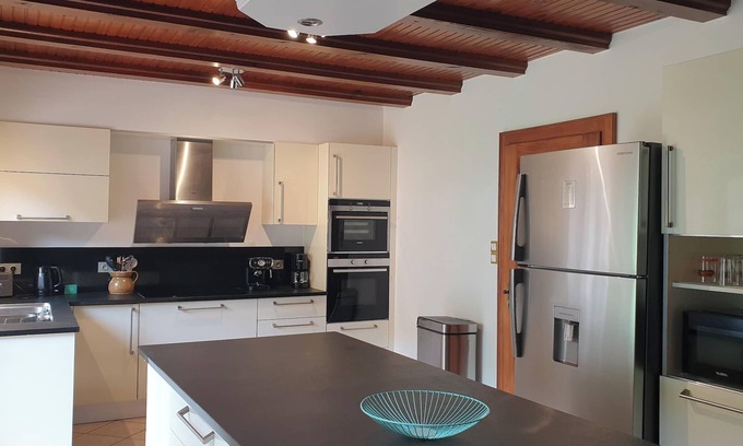 Bassemberg Casa | Homerez - Charming house in Bassemberg with a fenced garden