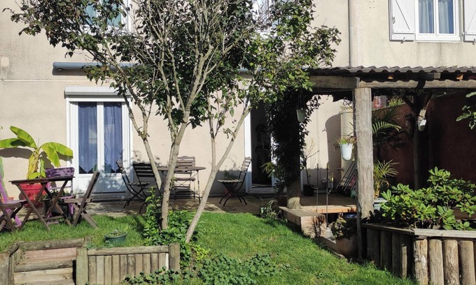 Fitz-James Casa | Homerez - Charming House in Fitz-James with Private Garden