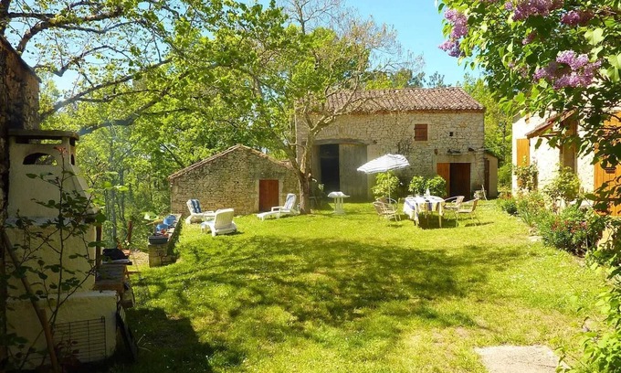 Les Junies Casa | Homerez - Casa encantadora en Les Junies con vista al jardín
