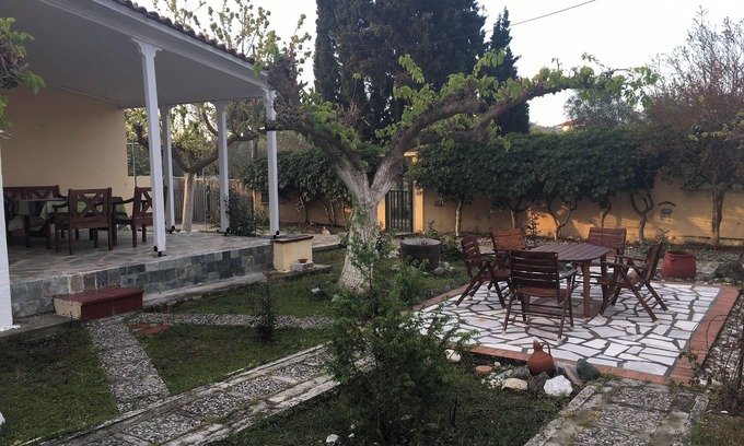 Chalcis Casa | Homerez - Casa encantadora en Drosia con vistas a la montaña