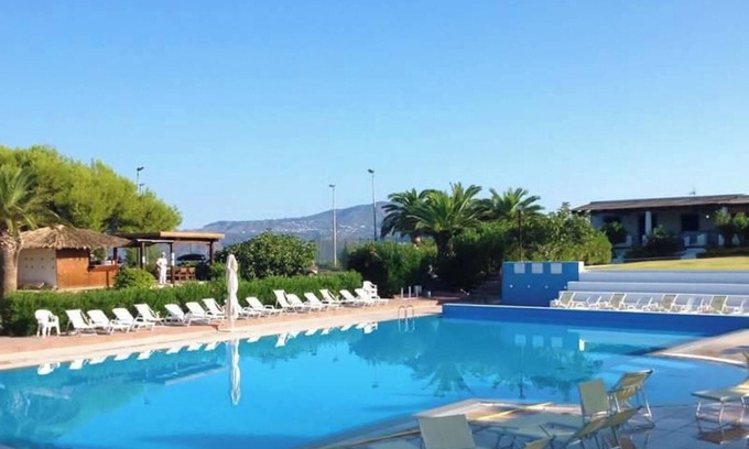 Vulcano Porto Casa | Homerez - Casa encantadora en Lentia con piscina compartida