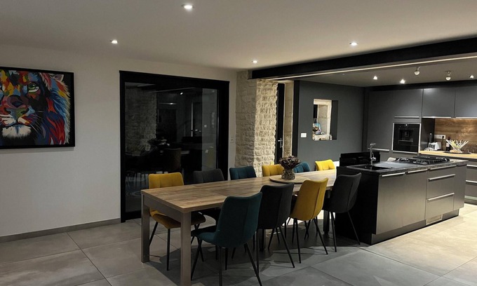 North district Casa | Homerez - Casa encantadora con spa en Niort