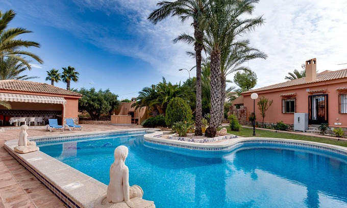 El Chaparral Apartamento | Homerez - Encantadora Villa en Torrevieja con Piscina Privada