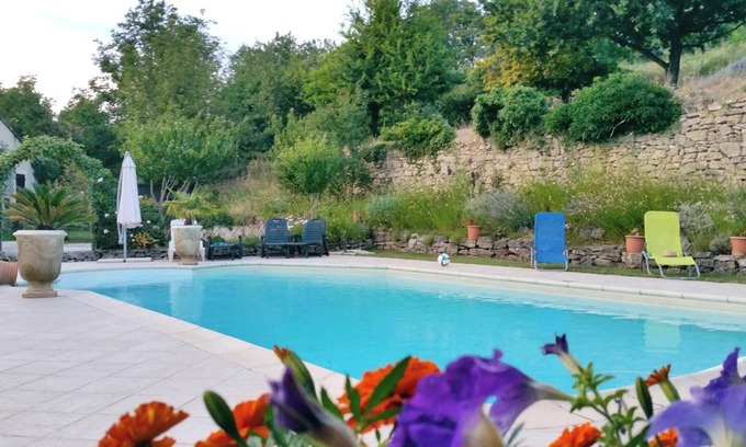 Malaucene Villa | Homerez - Villa encantadora en Malaucène con piscina privada