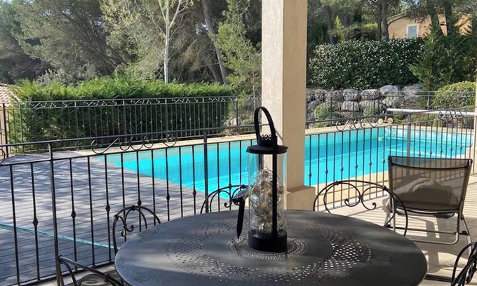 Pont Royal Villa | Homerez - Villa encantadora en Mallemort con Piscina