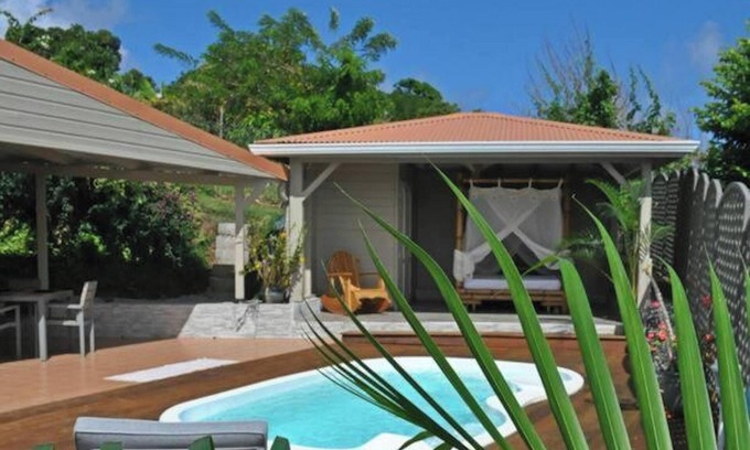 Le Robert Villa | Homerez - Villa encantadora con piscina y vista al mar en Le Robert