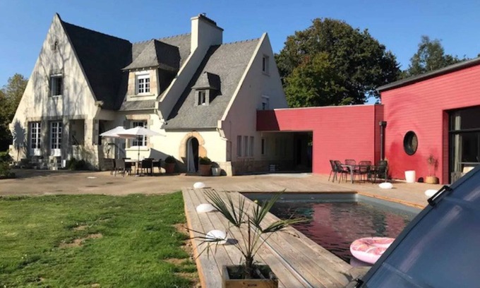 Plouigneau Villa | Homerez - Villa elegante en Plouigneau con piscina privada