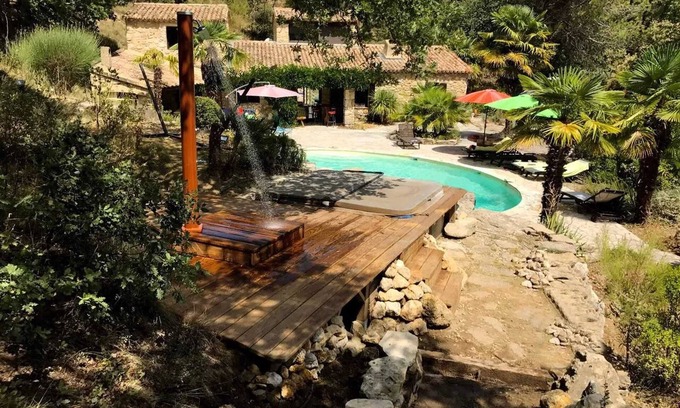 Puymeras Villa | Homerez - Villa contemporánea en Puyméras con piscina privada
