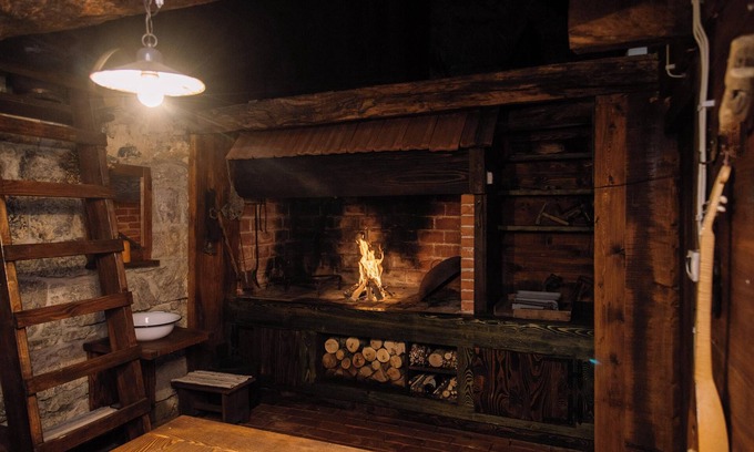 Gospic Chalet De Esquí | Homerez - Acogedor Chalet en Gospić con Jacuzzi y Vista a la Montaña