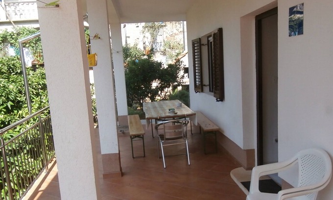 Gdinj Apartamento | Homerez - Acogedor Apartamento en Gdinj, 70 m² + Jardín