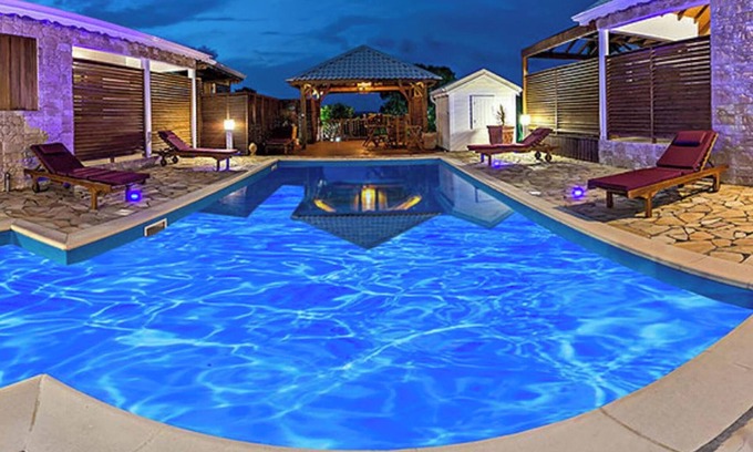 Anse-Bertrand Casa | Homerez - Casa acogedora con piscina en Anse-Bertrand