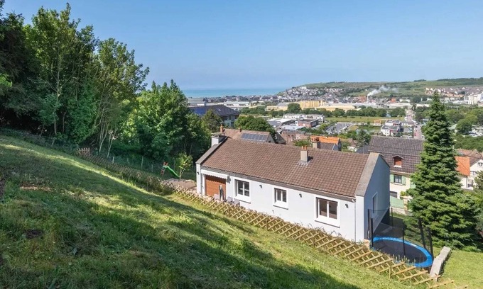 Le Treport Casa | Homerez - Casa acogedora con jardín en Le Tréport