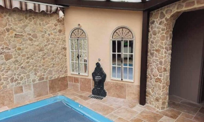 Folleville Villa | Homerez - Villa para 4 pers. con piscina, sauna y terraza en Folleville