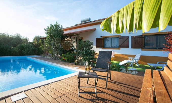 Camparca Villa | Homerez - Villa elegante en Carcavelos con piscina privada