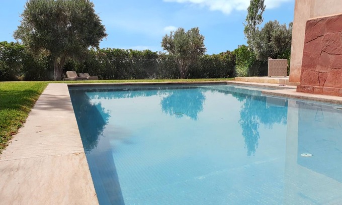 Zaouia Sidi Abdallah Ben Sassi Villa | Homerez - Elegante villa en Marrakech con piscina privada.