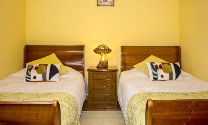 Camacha Casa | Homerez - Casa a 12 km de la playa para 5 pers. con terraza y balcón en Camacha