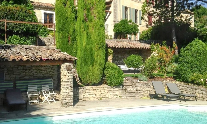 Lacoste Villa | Homerez - Villa familiar con piscina privada en Lacoste – 250 m²