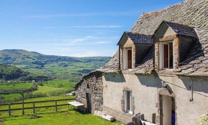 Cheylade Casa | Homerez - Casa de campo con vista a la montaña en Cheylade