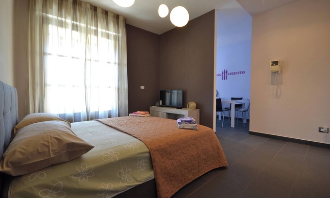 Vercelli Apartamento | Homerez - Apto en Vercelli con balcón.