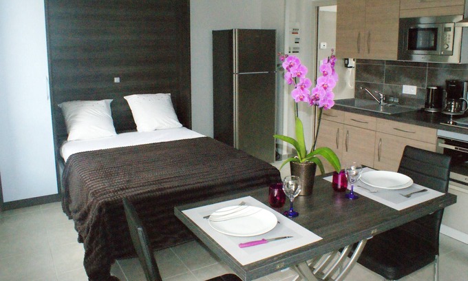 La Ferriere-aux-Etangs Apartamento | Homerez - Estudio para 2 pers. con sauna, spa y jardín en La Ferrière-aux-Étangs