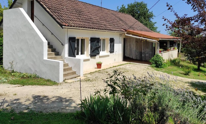 Marcillac-Saint-Quentin Casa | Homerez - Bonita casa para 6 pers. con terraza en Marcillac-Saint-Quentin