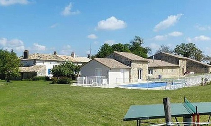 Saint-Vincent-la-Chatre Casa | Homerez - Casa en Saint-Vincent-la-Châtre