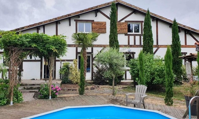 Sainte-Eulalie-en-Born Casa | Homerez - Casa para 12 pers. con piscina y jardín en Sainte-Eulalie-en-Born