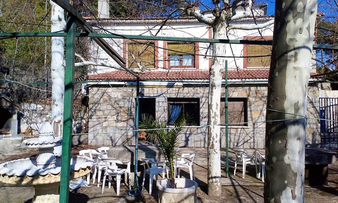 Sotillo de la Adrada Casa | Homerez - House for 11 ppl. with shared pool and garden at Sotillo de la Adrada