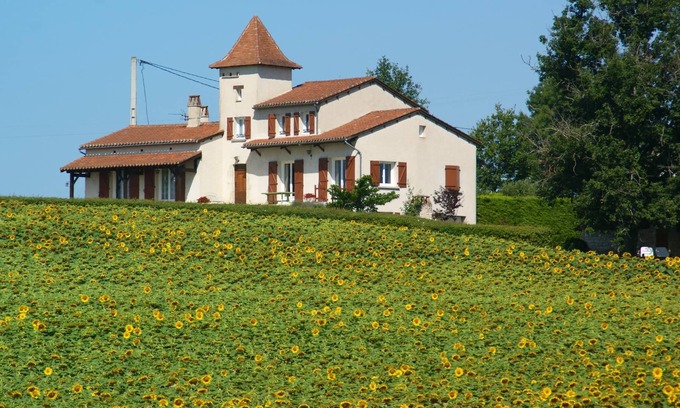 Castelnau-Montratier-Sainte-Alauzie Casa | Homerez - House for 7 ppl. with jacuzzi and garden at Castelnau-Montratier
