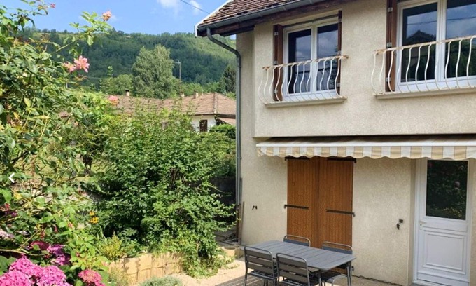 Vaulnaveys-le-Haut Casa | Homerez - House for 4 ppl. with garden and terrace at Vaulnaveys-le-Haut