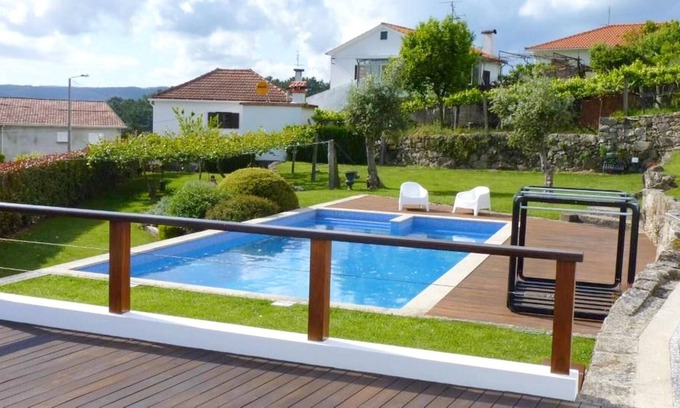 Vila Nova de Cerveira Casa | Homerez - Casa a 10 km de la playa para 4 pers. con piscina y terraza en Prado