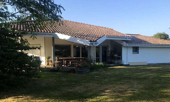 Saubrigues Casa | Homerez - Grande casa a 11 km de la playa para 14 pers. con jardín en Saubrigues