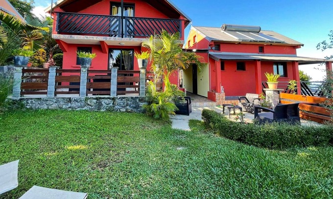 Trois-Bassins Casa | Homerez - House 7 km away from the beach for 3 ppl. with garden at Trois Bassins