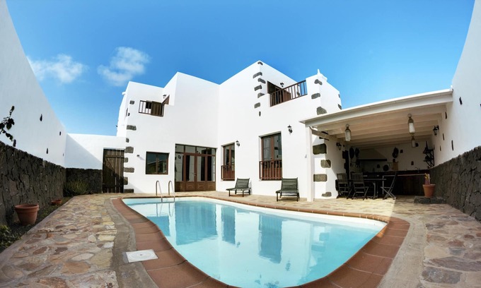 Tajaste Casa | Homerez - House 8 km away from the beach for 6 ppl. with swimming-pool at Tinajo