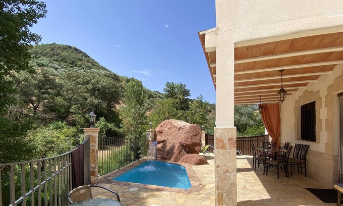 Rute Casa | Homerez - Grande casa para 10 pers. con piscina, terraza y balcón en Zambra