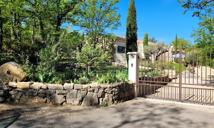 Mons Casa | Homerez - Casa para 6 pers. con piscina compartida, jardín y terraza en Mons