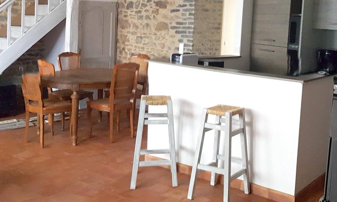 La Porcherie Casa | Homerez - Casa para 4 pers. con piscina compartida y jardín en La Porcherie