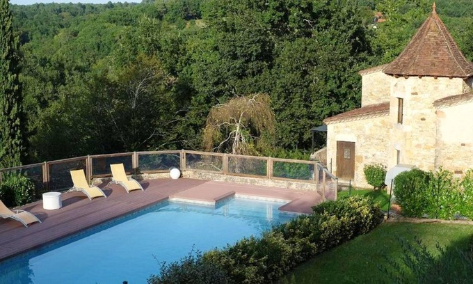 Puy-l'Eveque Casa | Homerez - Casa para 6 pers. con piscina compartida y terraza en Puy-l'Évêque