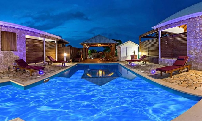 Anse-Bertrand Casa | Homerez - Casa para 8 pers. con piscina compartida y jacuzzi en Anse-Bertrand