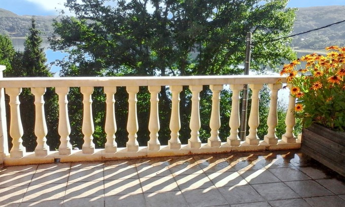 Nages Casa | Homerez - Casa en Nages con vistas al lago