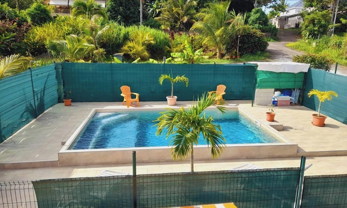Petit-Bourg Casa | Homerez - Casa encantadora en Petit Bourg con piscina compartida