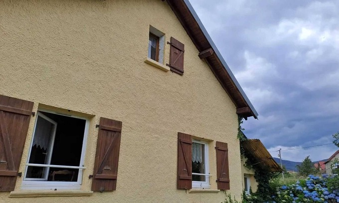 Rougegoutte Casa | Homerez - Encantadora Casa en Rougegoutte con Jardín y Barbacoa