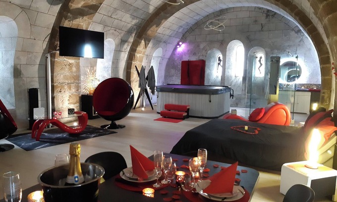 Ambrieres-les-Vallees Apartamento | Homerez - Estudio Lujo Ambrières