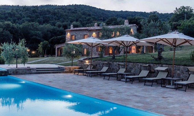 Umbertide Villa | Homerez - Grande villa para 16 pers. con piscina, jardín y terraza en Pérouse