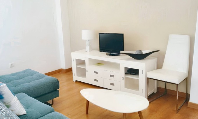 Bailen-Miraflores Apartamento | Homerez - Apartamento moderno en Málaga 80 m² + balcón