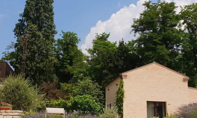Montalto delle Marche Apartamento | Homerez - Estudio para 3 pers. con piscina compartida en Montalto delle Marche