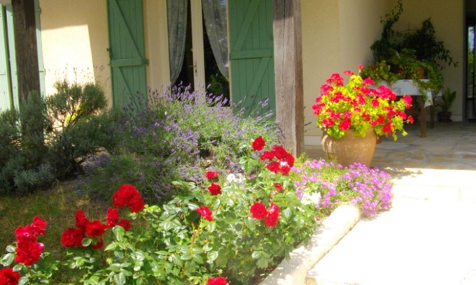 Montpezat-de-Quercy Apartamento | Homerez - Apartamento para 4 pers. con piscina y jardín en Montpezat-de-Quercy