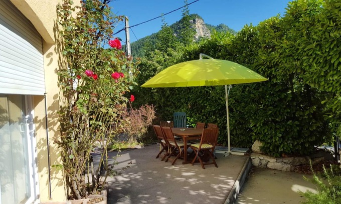 Annot Apartamento | Homerez - Nice appartement for 6 ppl. with garden and terrace at Annot