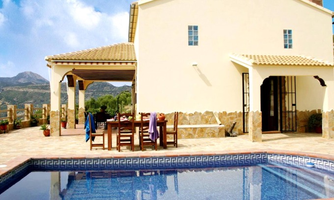 El Gastor Chalet De Esquí | Homerez - Chalet a la montaña para 4 pers. con piscina y terraza en El Gastor